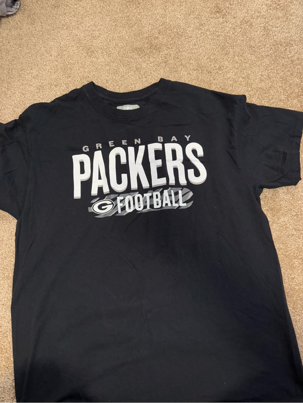 NFL Green Bay Packers Black and White Graphic Tee. F15